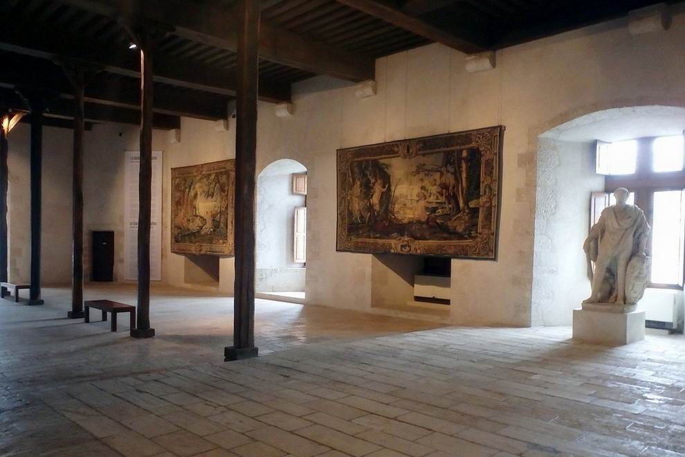 Sully-sur-Loire kastély