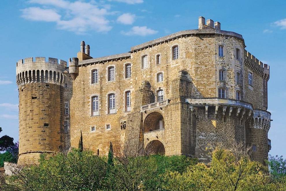 Suze-la-Rousse kastély